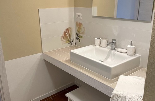 Lanusei Apartamento | Casa Mirto: two-room apartment in the greenery with garden and panoramic view