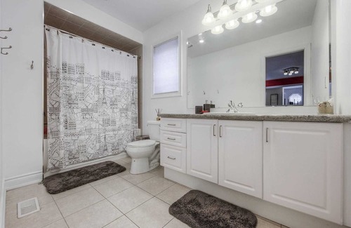 Brampton Apartamento | Elegant Haven Near Pearson Airport