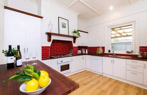 Angaston Casa | Chilli's Cottage: Entire pet friendly home in the Barossa Valley