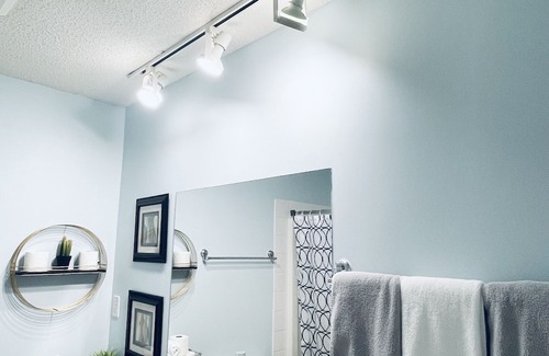 Slave Lake Casa | Modern Upper Level Duplex House Beside Convenience Store and Gasoline Station