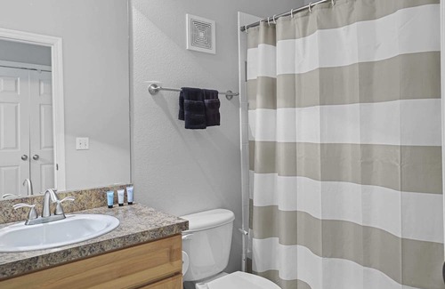 University Heights Condominio | Luxury 3 BR Condo next to Shands/ UF/ Sorority Row