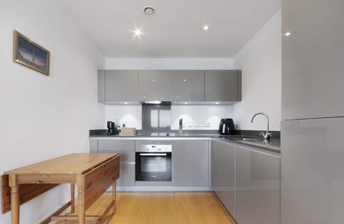 Bromley South Apartamento | Charming Bow Retreat: Your Gateway to London's East End. Sleeps 4!