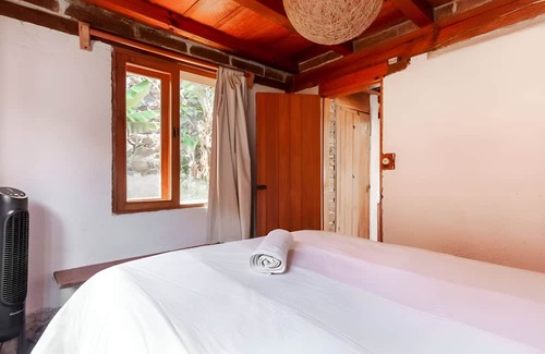 El Santuario Cabina | Hippie Ranch Cabaña en borde de lago