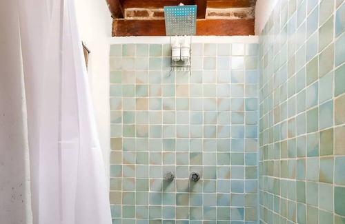 El Santuario Cabina | Hippie Ranch Cabaña en borde de lago