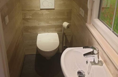 Bad Sulza Casa | Holiday Home 'Tinyhaus Wolkenlos' with Shared Terrace, Wi-Fi and Air Conditioning