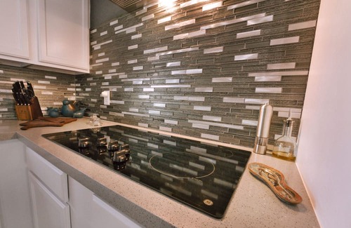 Camp Verde Casa | Camp Verde Retreat Unwind in our warm haven, hot tub under the stars.