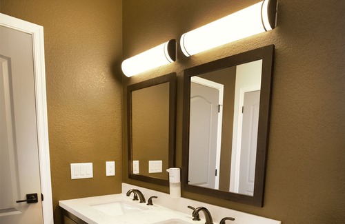 Camp Verde Casa | Camp Verde Retreat Unwind in our warm haven, hot tub under the stars.