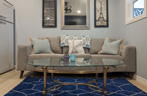 Coronado Cabaña | Chic Parisian Guest House in Coronado Historic District