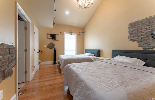 Maurepas Casa | House located on the Bayou-Sleeps 16. Fishing, WiFi, pool, AC, and pool table