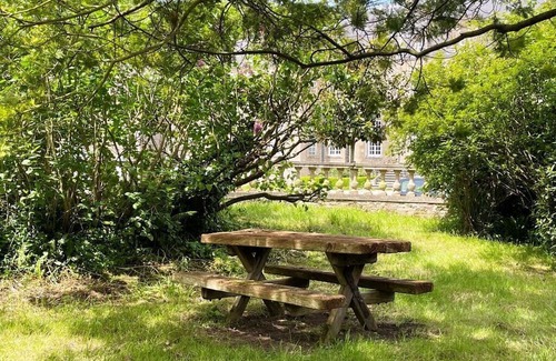 Aumeville-Lestre Apartamento | Spacious apartment with garden