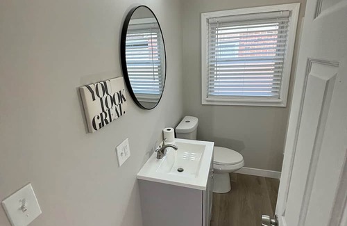 Granite City Casa | Cheerful & Warm Remodeled Two Bedroom Cottage at Wilson Park.