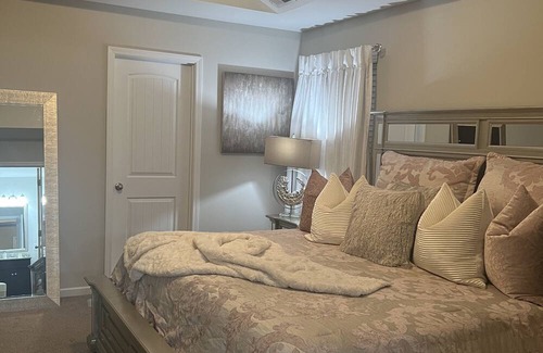 Blythewood Casa | A Spacious Cozy & Chic Home Away From Home