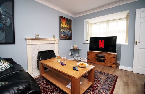 Ely Casa | Spacious 3BR House Cardiff - Free Parking 3 cars