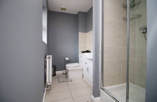 Ely Casa | Spacious 3BR House Cardiff - Free Parking 3 cars