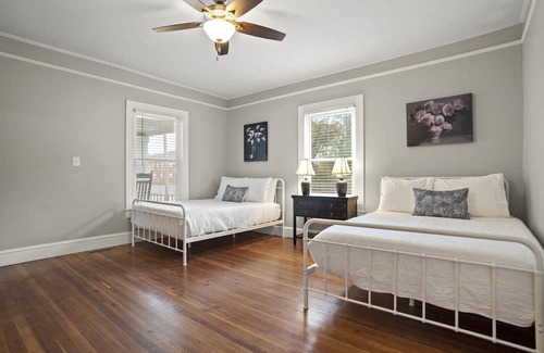 Sans Souci Casa | 4BR Bungalow by Swamp Rabbit: Pets and Playground