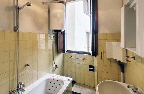 Taceno Casa | La Corte di Via Chiarello: Legnone