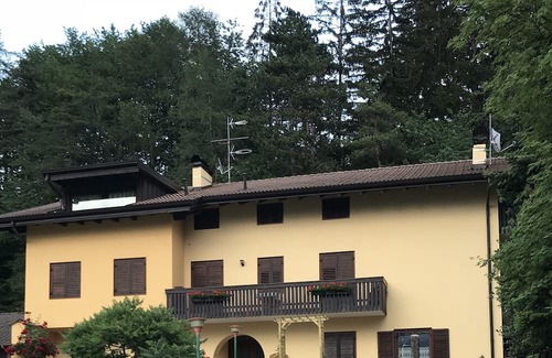 Coredo Apartamento | Mansarda Corgol con Vista sul Lago e Sulle Montagne, Ottimo per Famiglie