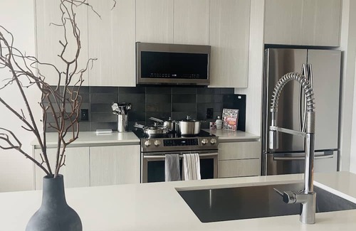 Westside Apartamento | Modern Feng Shui Japanese Studio Suite - FREE PARKING