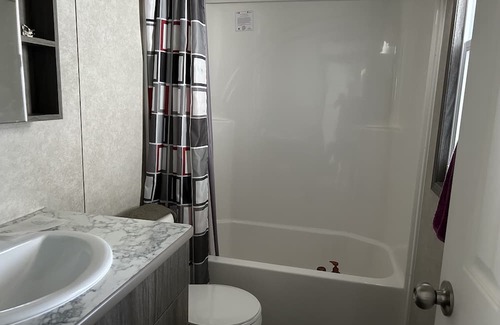 Sherkston Cabaña | Paradise on the lake! Relax and listen to the real waves! Not a podcast!