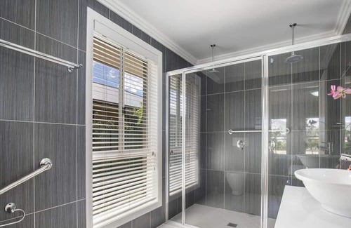 Armidale Casa | Entire House - Outrageously Clean !!!!