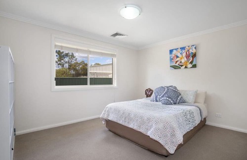 Armidale Casa | Entire House - Outrageously Clean !!!!