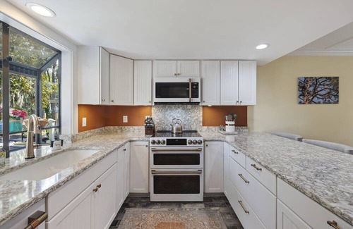 Ocean Ridge Villa | A&J Hideaway:Beautiful Resort Villa Overlooking Golf Course & Tranquil Lagoon; Screened Porch