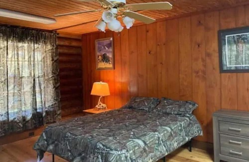 Tylertown Cabina | Less than 10 minutes to Paradise Ranch Resort Campground