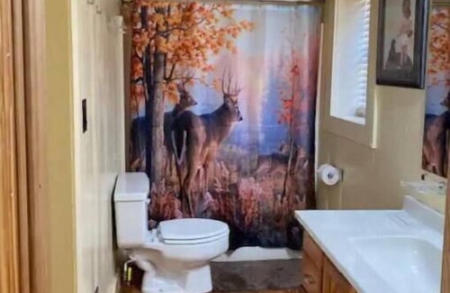 Tylertown Cabina | Less than 10 minutes to Paradise Ranch Resort Campground