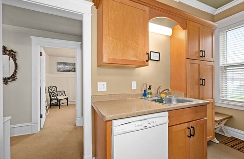 Superior Casa | Bluebird Cottage - Your Duluth/Superior Retreat