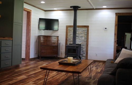 Ozone Cabina | Cabin in the Ozarks by Boone + River