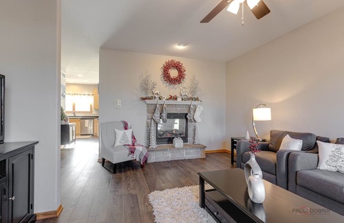 Bristol Casa | 3 Story Townhome 30 min to Milwaukee, 45 min to O'hare, 25 min to Lake Geneva