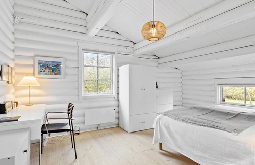 Dronningmolle Casa | Relax in this beautiful log cabin near the beach.