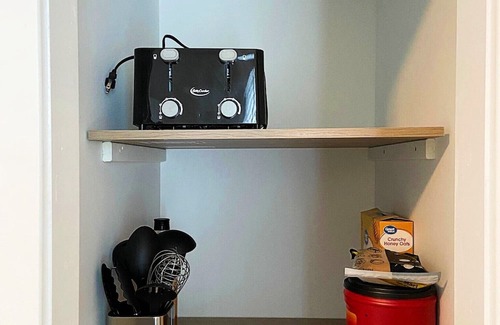 Old Brooklyn Apartamento | Beautifully Remodeled 1/2 Duplex Home in Old Brooklyn