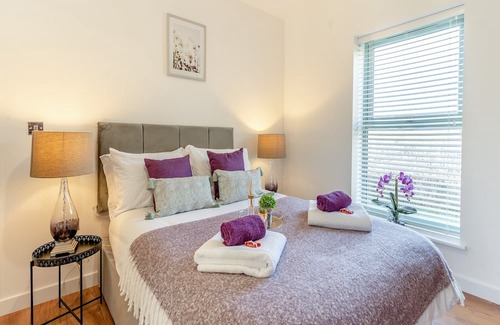 Coed-Y-Paen Cabaña | Fox Acre is a stunning lodge with views over the rolling hills, perfect for a relaxing break away or