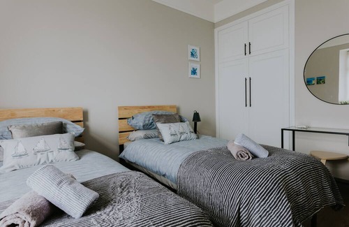 Newcastle Apartamento | Modern, newly refurbished apartment with fabulous sea view!