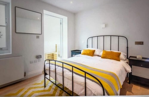 Highbury West Apartamento | Former Victorian bakery in Highbury by MoreThanStays