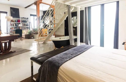 Jeronimos Condominio | The Loft at Retiropark-city Center- Museum Area