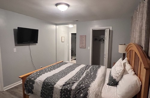 Monroe Casa | Cozy and Quiet four Bedroom, four bath home in a private area