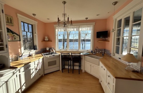 Newcastle Casa | Luxury harbor side home on the Damariscotta River Short walk to town