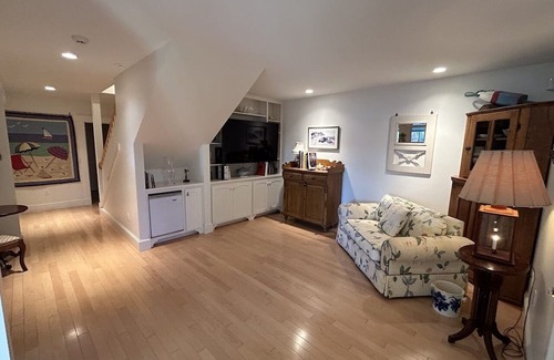 Newcastle Casa | Luxury harbor side home on the Damariscotta River Short walk to town