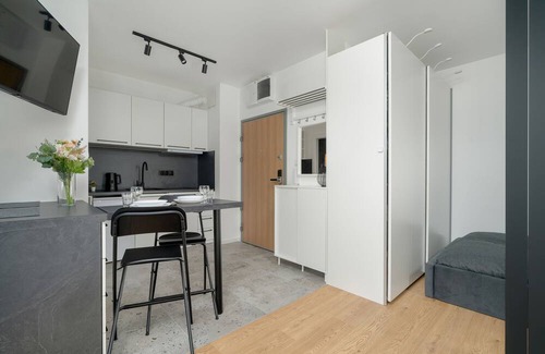 Jezyce Apartamento | Dark Grey Apartment in Poznan by Renters