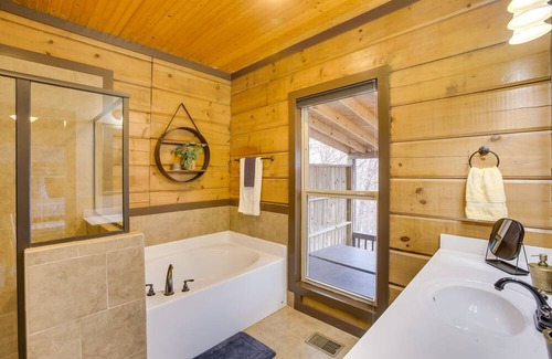Celina Cabina | Peaceful Celina Cabin w/ Hot Tub & Lake View!