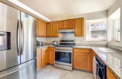 Alpharetta Casa | Minimalist Alpharetta Home w/ Balcony Near Atlanta