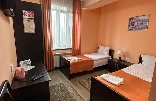 Karakol Cama Y Desayuno | Akmaral