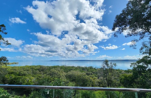 Brisbane Waterfront Casa | Stunning luxury waterfront home on Macleay Island.