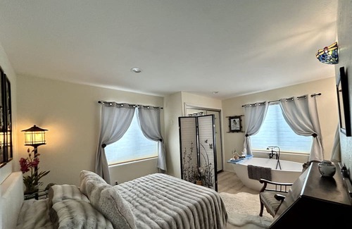 Stevensville Casa | Weekend getaway!! Beautiful newly renovated townhouse.