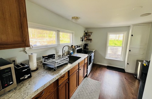 Bloomington Cabina | Cozy cabin on wooded 5 acres, close to downtown and amenities. Now with hot tub!