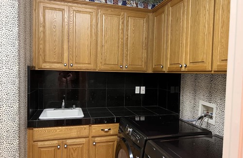 Modesto Casa | Luxury, modern and cozy home in a friendly neighborhood, close to everywhere!