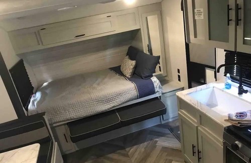 Lake George Casa | Less than one hour to many state parks! Cozy up in a 2022 camper.