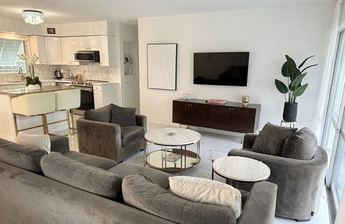 Parker Ridge Casa | Charming house close to beach, downtown West Palm Beach and shops. Pet-Friendly!